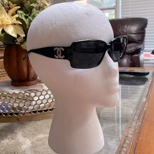 Beautiful sunglasses!! 🤍🤍🤍